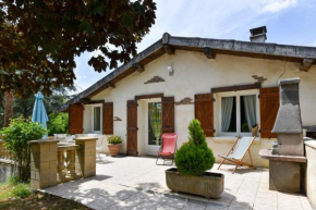 Maison plain pied mitoyenne avec piscine partagée et terrain arboré